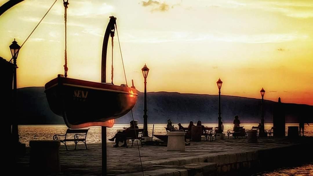 Apartments Valiza III Large Apartment - 3 Bedrooms And Parking Space I Apartments Valiza IV Senj  Exterior photo